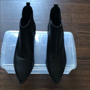 Worn a couple times! Excellent condition